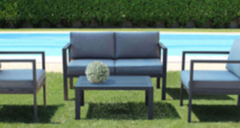 Salotto da esterno con cuscini