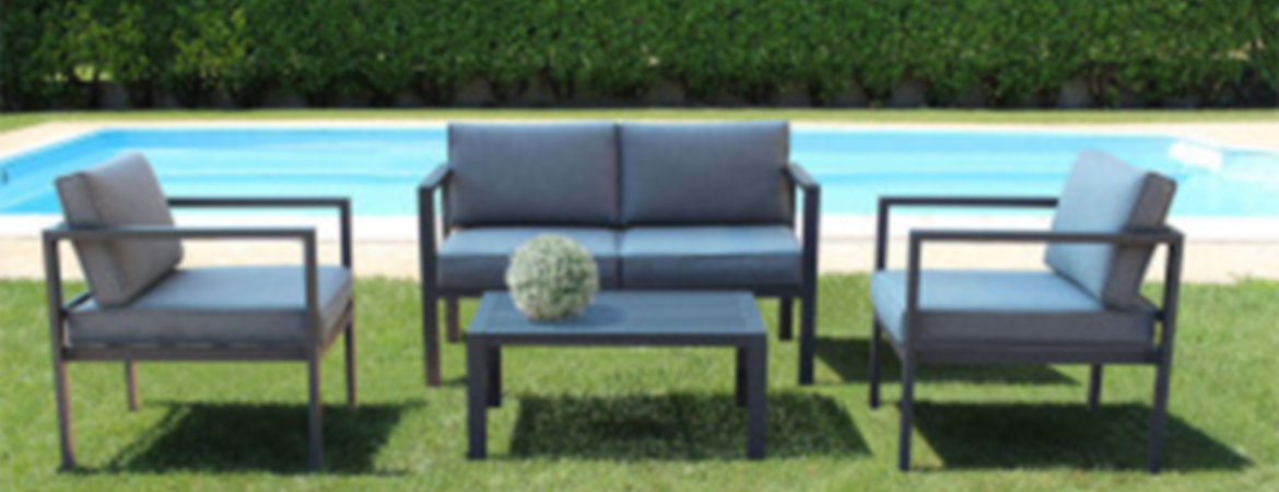 Salotto da esterno con cuscini